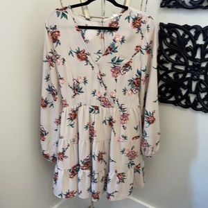 Cute floral dress 🌺 perfect for anytime of year